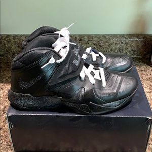 LeBron 7 Soldier Customs size 10.5